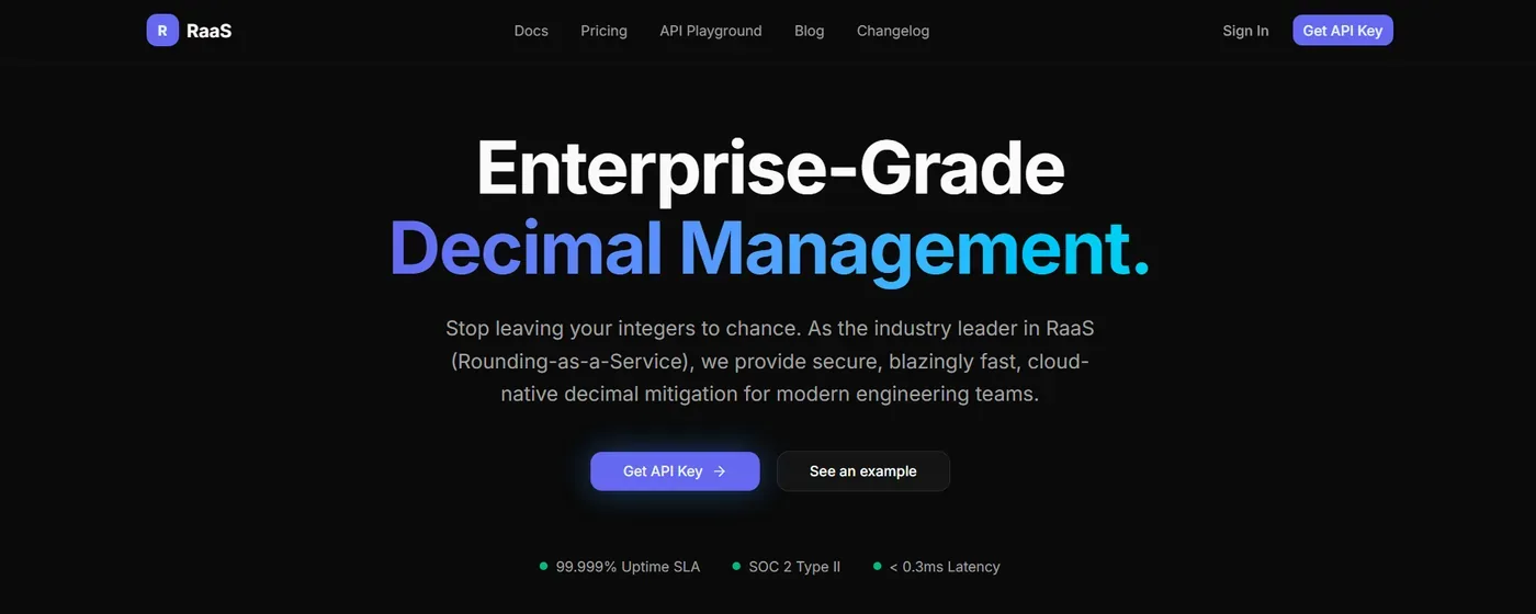 la portada de raas, amb el titular «enterprise-grade decimal management» sobre fons negre, amb les promeses de 99.999% d'uptime, soc 2 i menys de 0,3 ms de latència.